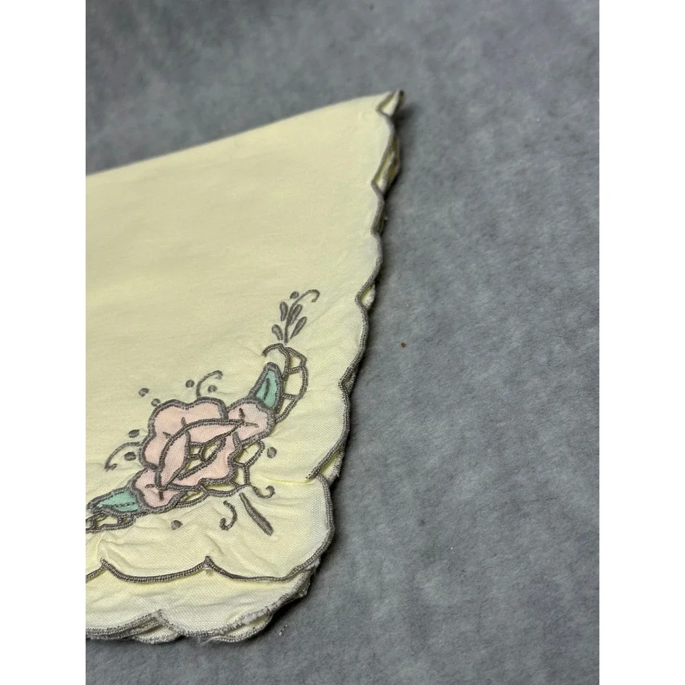 VTG Embroidered Napkins Set 5 Yellow Floral 16in x 16in Scalloped Edge Cutwork